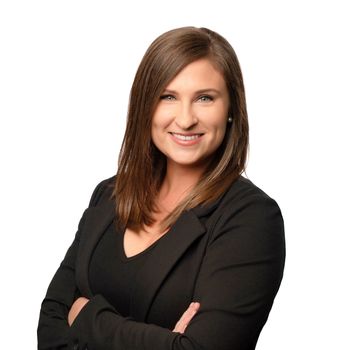 Portrait of Michelle Gravette, REALTOR®.